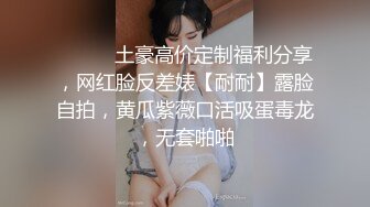 黑客破解家庭网络摄像头偷拍夫妻的日常性生活，奇葩的媳妇啪啪也手机不离手一边干一边刷抖音